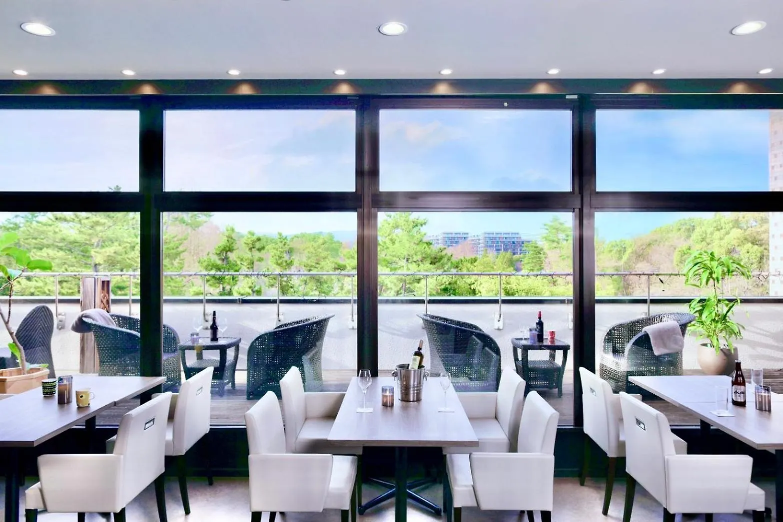 Minamisenri Crystal Hotel Suita 4*,  Japan